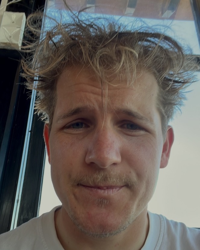 Alex, Selfie mit zerzausten Haaren